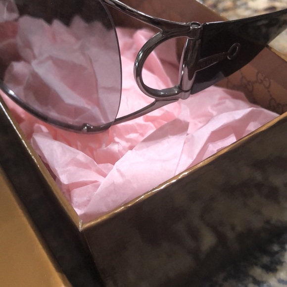 Authentic Gucci sunglasses - Picture 2 of 3